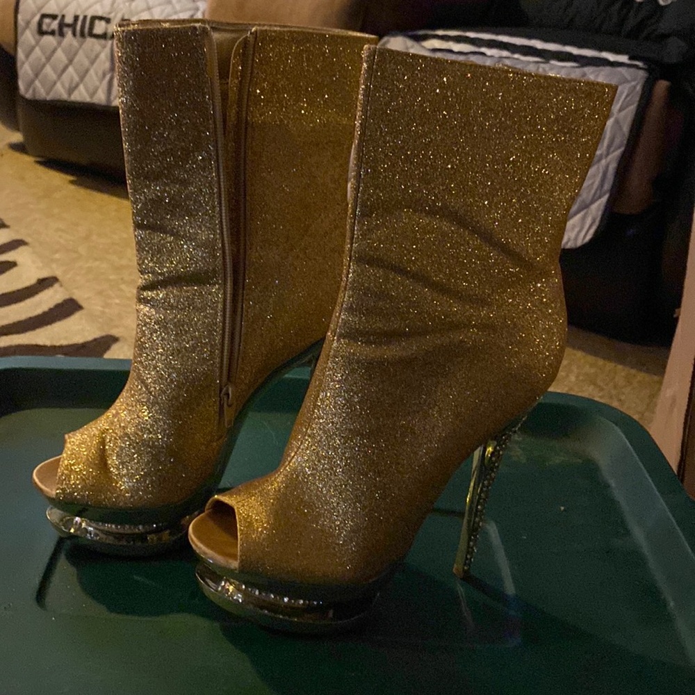 VIGO FIORE CRUSHED GOLD METALLIC DIAMOND STUDDED HEEL BOOTIE